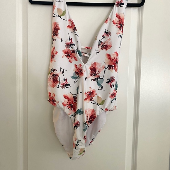 Brand new Lucky Brand cordavalle plunge white floral one piece swimsuit - Picture 3 of 7